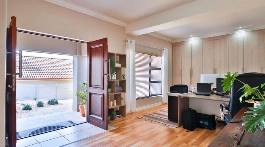 5 Bedroom Property for Sale in Bergsig Western Cape